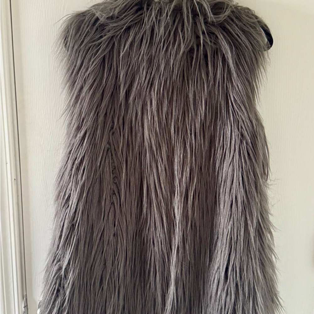 Zara Faux Fur Vest - Gray - Picture 5 of 8